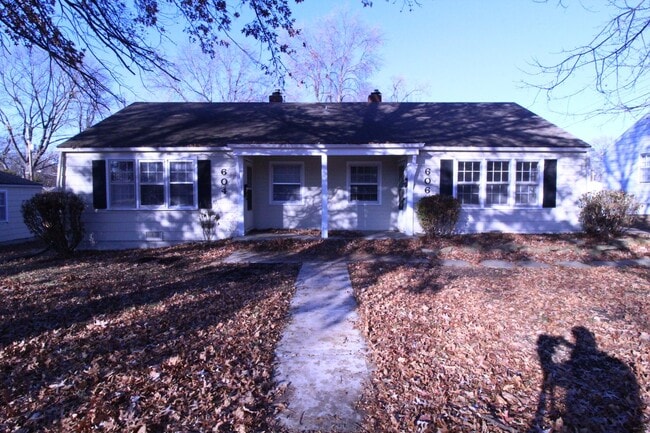 Primary Photo - December FREE On This 1 Bedroom 1 Bath Duplex in Navy Hill Area in Olathe