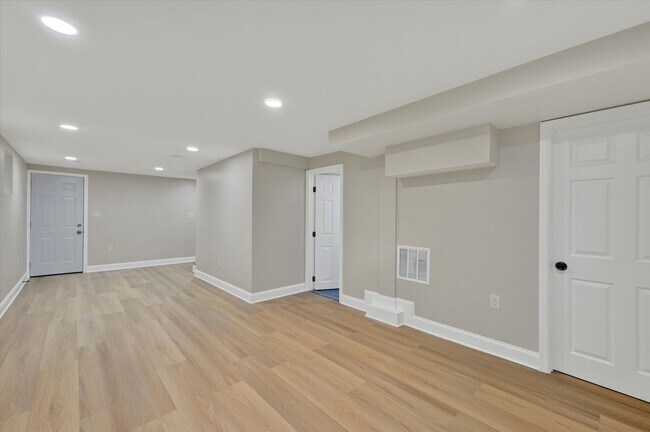 Building Photo - 3805 Penhurst Ave