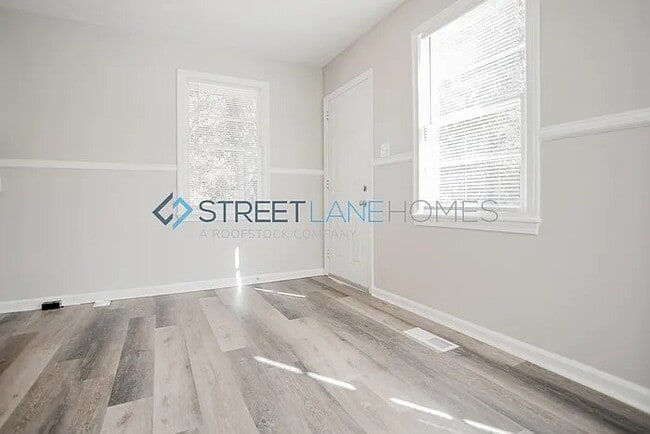 Building Photo - 4443 Sims St