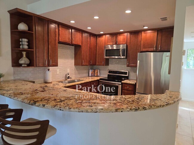 Building Photo - 1733 S Villa Way