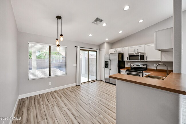 Building Photo - 3735 W Charlotte Dr