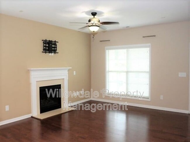 Building Photo - 717 Minerva Dale Dr