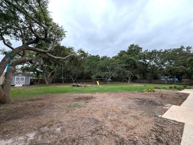Building Photo - 8717 Sand Pine Dr