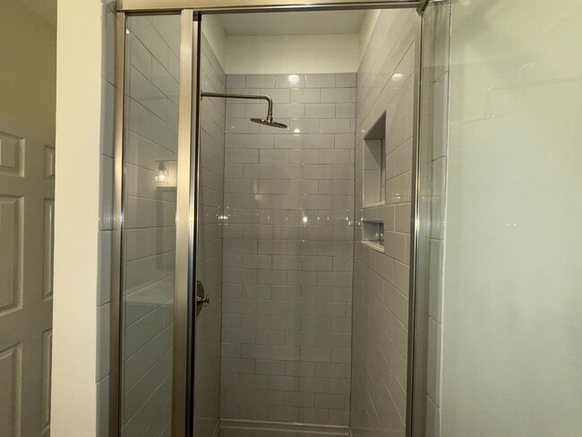 Building Photo - Beautiful Two Bedroom Townhouse in the Ant...
