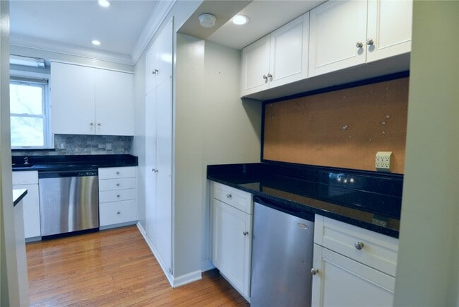 Building Photo - 2235 N Ballas Rd