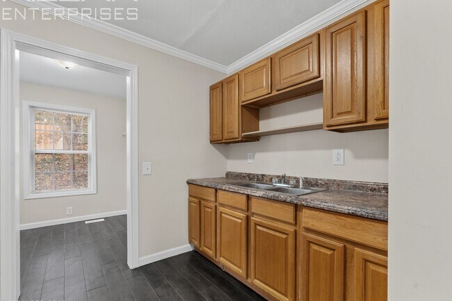 Building Photo - Charming 2-Bedroom Home on Quiet Valley Vi...