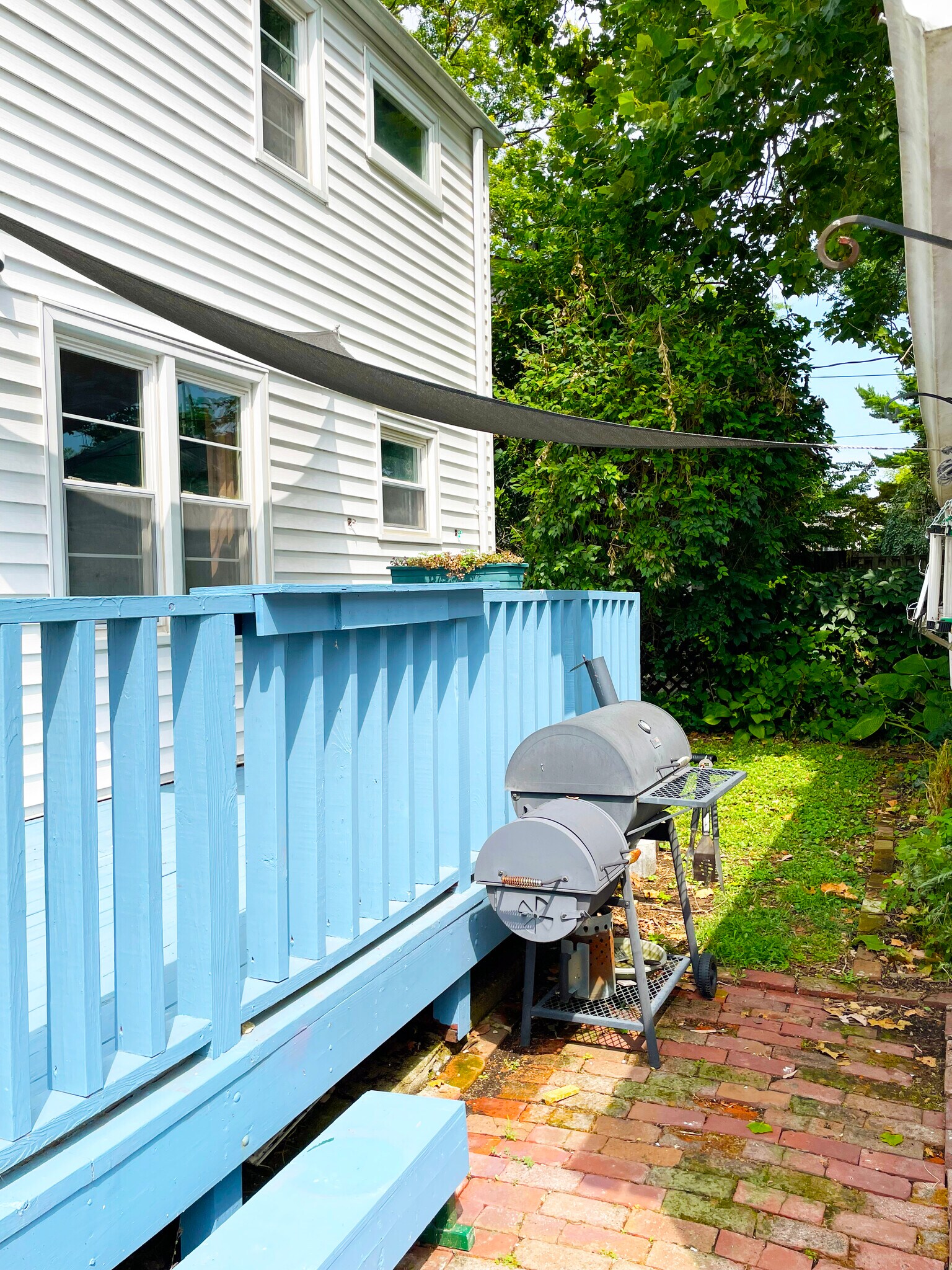 Deck and grill - 279 Highfield Dr