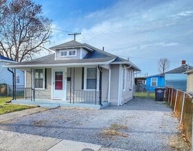 Building Photo - 2 Bedroom/1 Bath Cute Cottage across Bordon Park Kingsport, TN