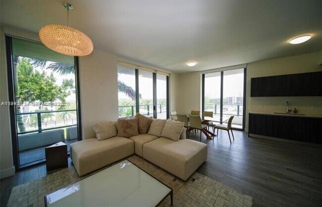 Building Photo - 2960 NE 207th St