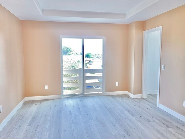 Building Photo - Three Story Four Bedroom 2.5 Bathroom Condo for lease $2,995