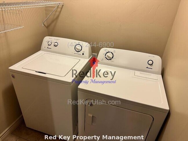 Building Photo - 770 N Single Family Home