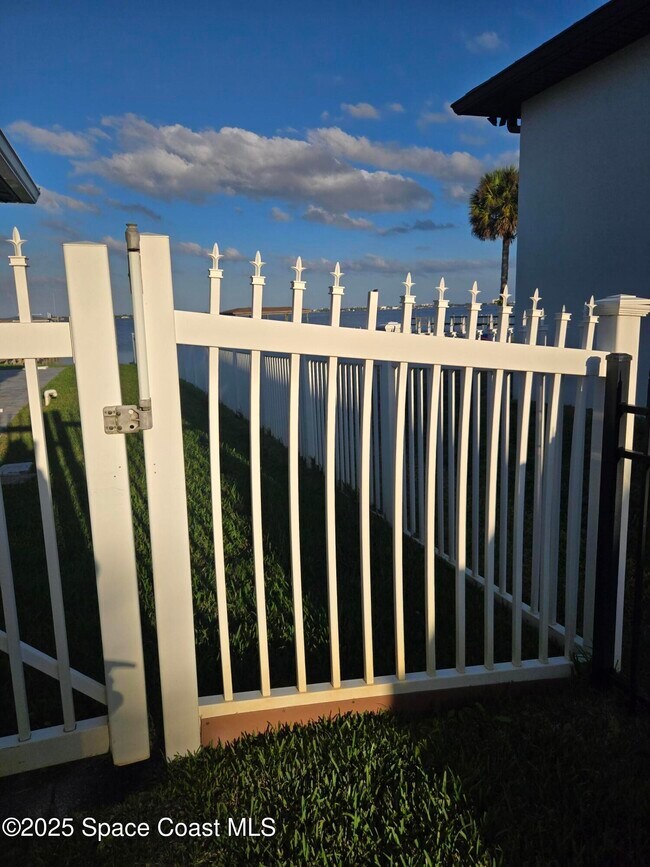 Building Photo - 0000 Pineapple Ave