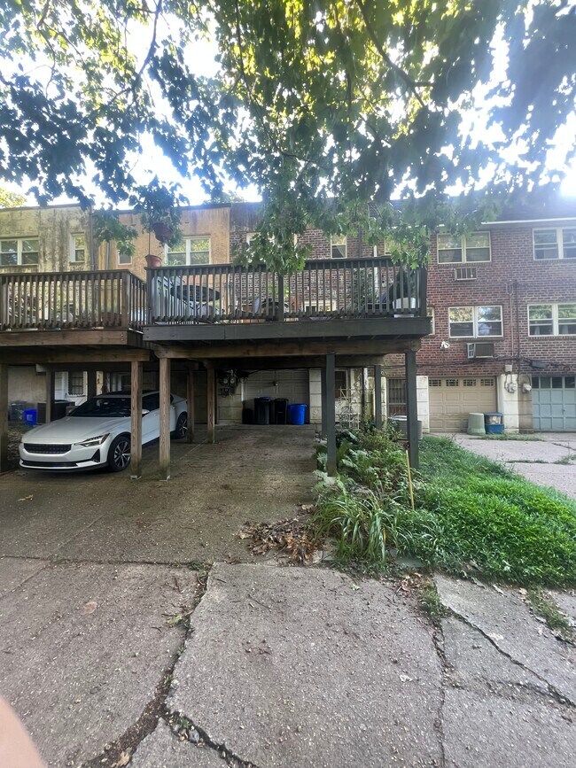 Private Parking Space - 5412 Hermit Ter