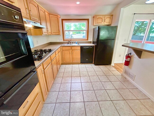 Building Photo - 986 Sherbrook Cir