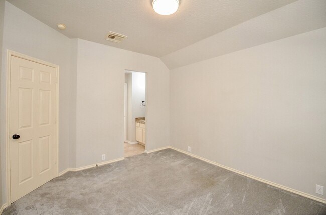 Building Photo - 3050 Providence Oak St