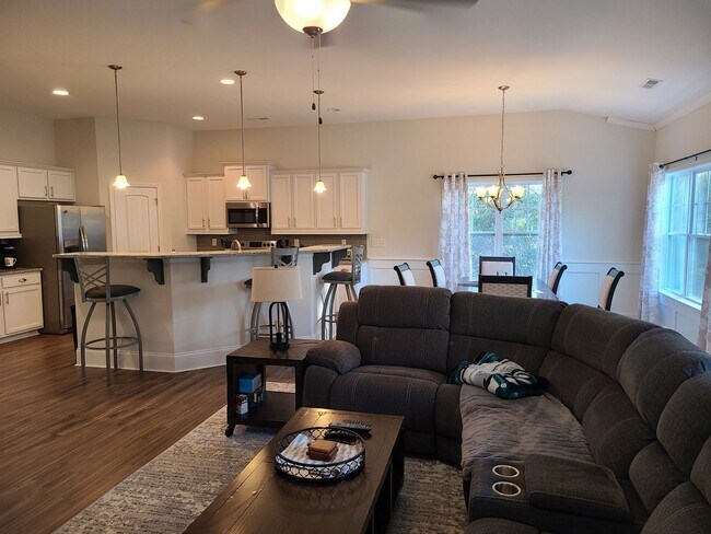 Building Photo - 3 Bedroom 2 bath home - The Landing at Mil...