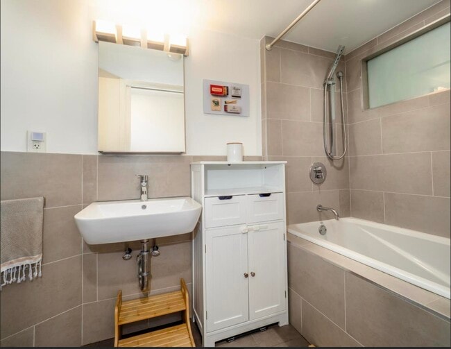 Building Photo - 226 1st St