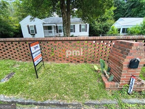 Building Photo - 1391 Lochland Rd SE