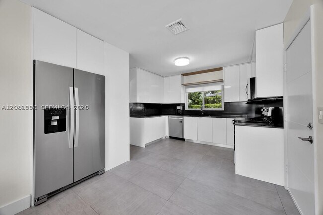 Building Photo - 6610 Santona St