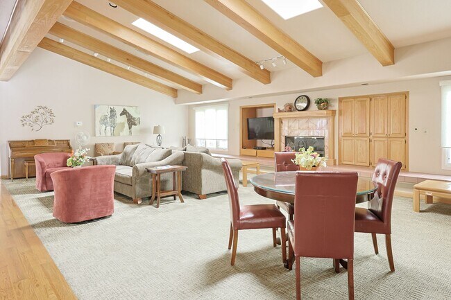 Building Photo - Beautiful 2 Bed, 2 Bath Condo in 62+ Community – Furnished or Unfurnished