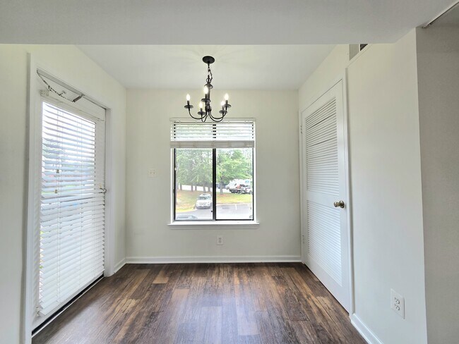 Building Photo - 9569 Coggs Bill Dr