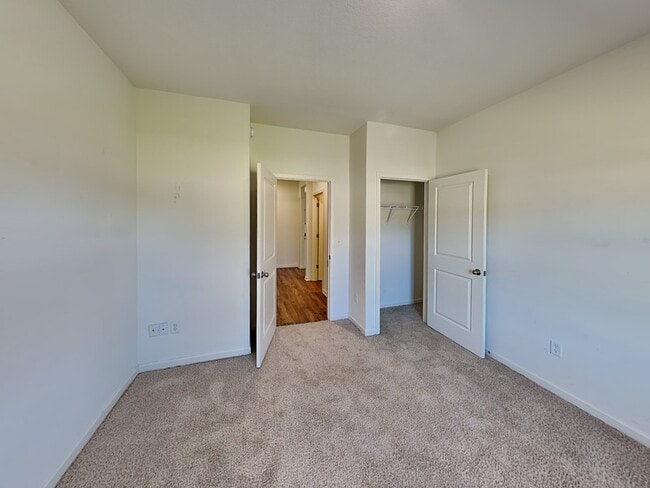 Building Photo - 39 Empire Ln