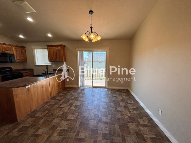 Building Photo - 1207 N Drystone Dr