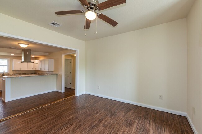 Building Photo - 3 Bed | 2 Bath in Coweta!