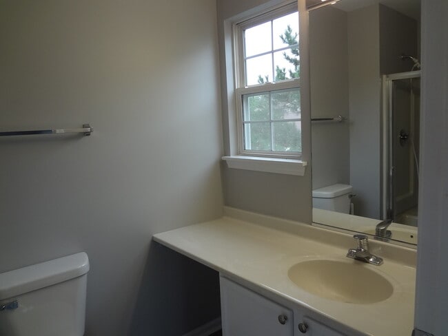 Building Photo - 1127 N Red Oak Cir