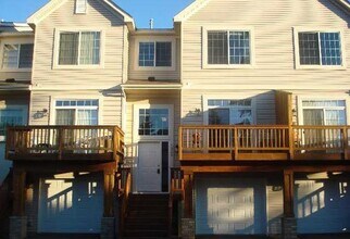 Building Photo - 2BR/1.5BA Townhouse - Oakdale - Available August 1st.