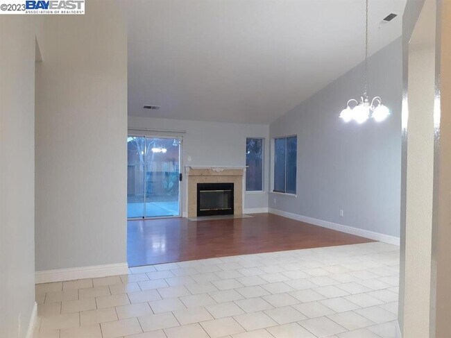 Building Photo - 1205 Cribari Dr