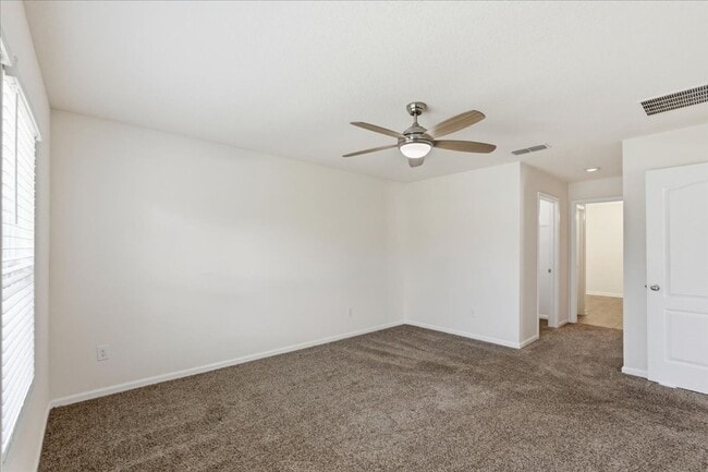 Building Photo - Welcome to this beautiful 3-bedroom, 2-bathroom home located in the heart of Bunnell!!