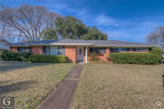 Building Photo - 2319 Arlington Pl
