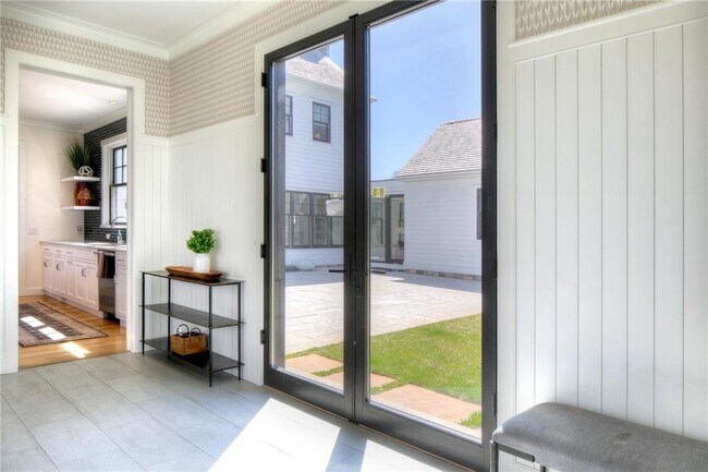 Building Photo - 766 Indian Ave