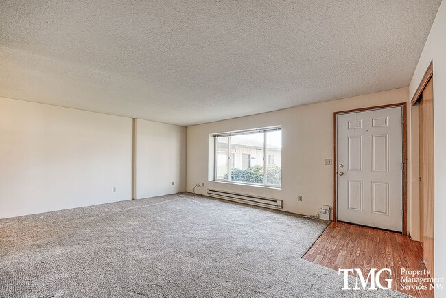 Building Photo - Classically Cute 2 Bed 1 Bath Duplex in Washougal