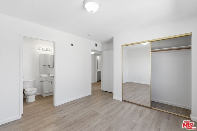 Building Photo - 1002 N Edgemont St