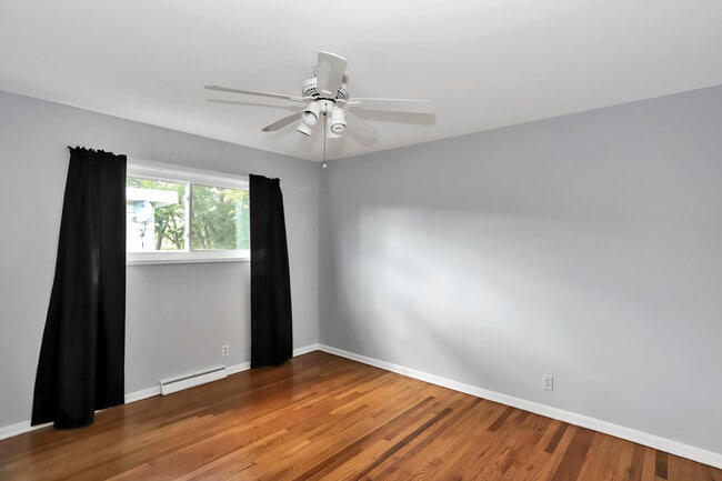 Building Photo - 4843 Elm St