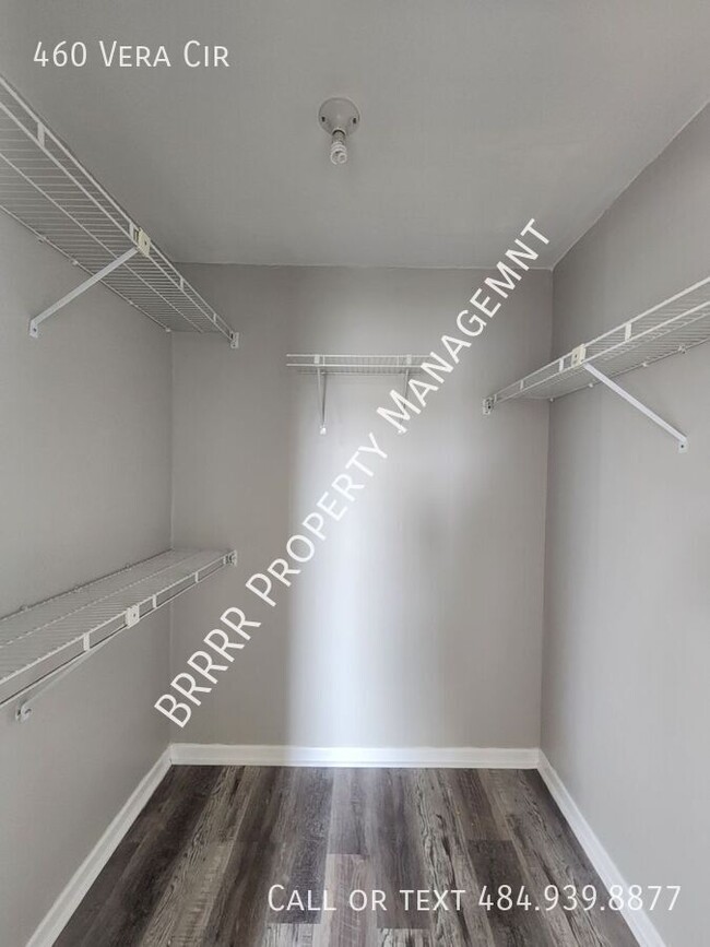 Building Photo - 460 Vera Cir