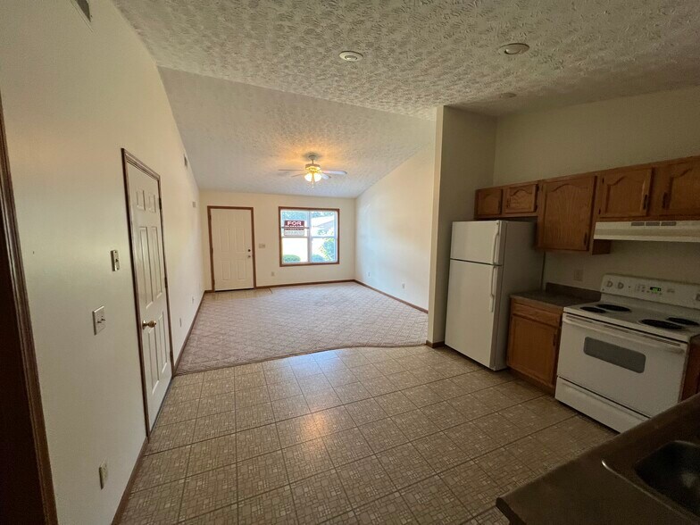 Building Photo - 1225 Sequoia Ct