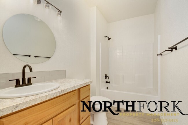 Building Photo - Beautiful 3-Bedroom Home in Desirable Namp...