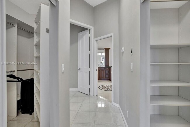 Building Photo - 2922 Medinah