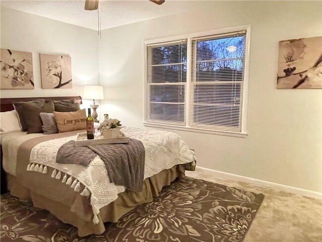 Building Photo - 4457 Frontier Way NE