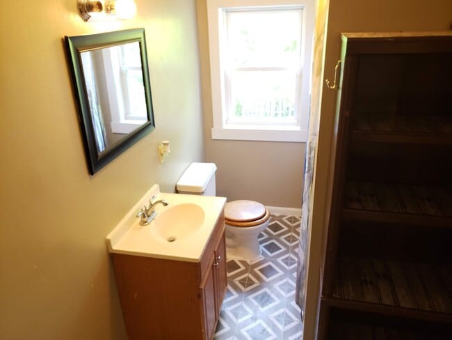 Building Photo - Spacious 2-Story Townhome in the Heart of Amherst