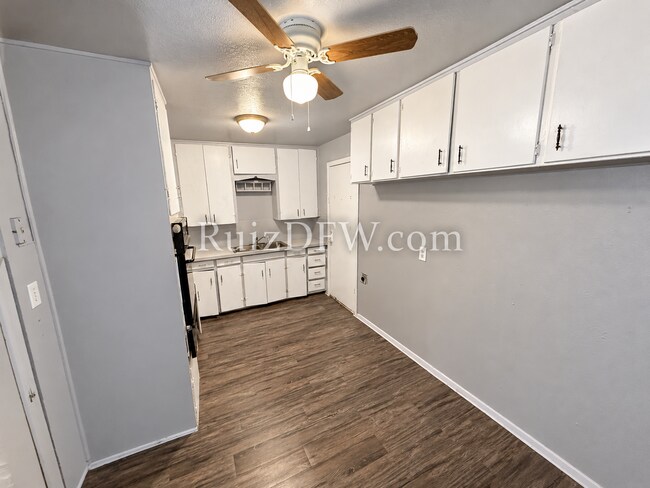Building Photo - 6360 Renwood Dr