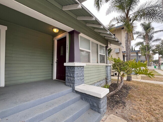 Building Photo - 1239 E Florida St