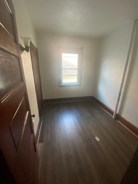 Building Photo - 220 E Pearl St