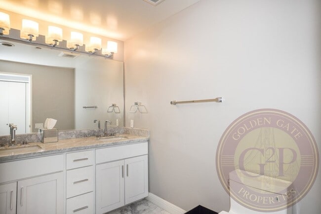 Building Photo - Financial District - 2 BR, 2 BA Condo 1,510 Sq. Ft. - 3D Virtual Tour,  Parking Option