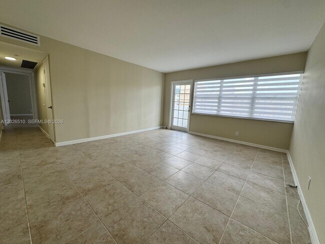 Building Photo - 401 Golden Isles Dr