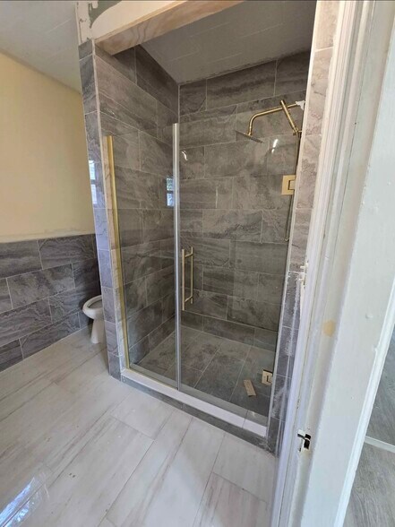 Building Photo - 541 5th Ave