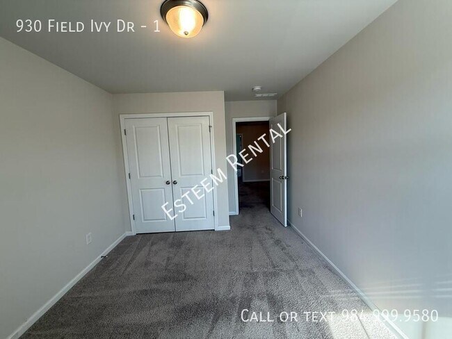 Building Photo - 930 Field Ivy Dr